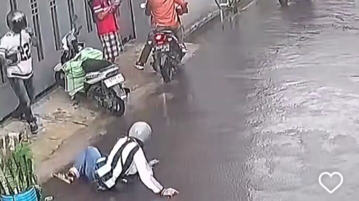 Aksi Begal di Bandung Viral, Kurir Dirampas Motor dan Belasan Paket Saat Berteduh