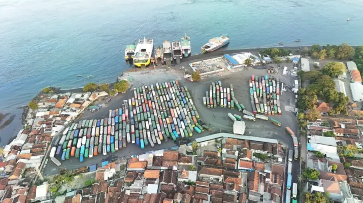Antrean Truk di Ketapang Tembus 9 Kilometer, Pengusaha Soroti Kapasitas Pelabuhan